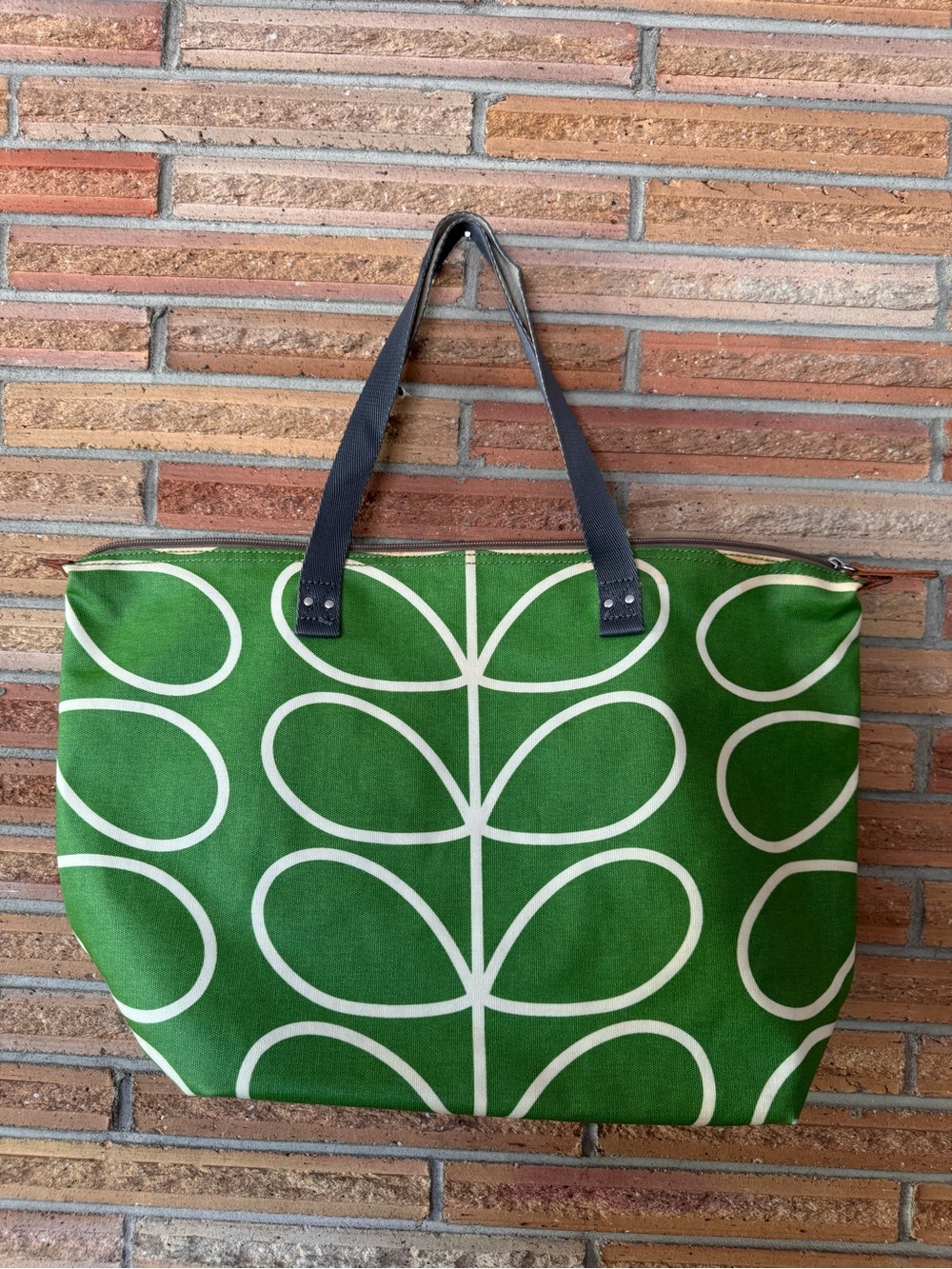 Orla Kiely Classic Linear Stem Green Tote Bag - Picture 2 of 4